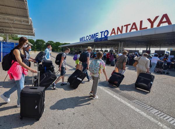 Antalya'ya gelen turist sayısı 6 milyonu geçti