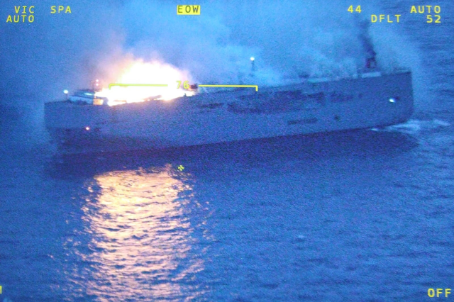 3 bin otomobilin bulunduğu gemideki yangın 10 gün sonra sürdürüldü: Sadece 800 araç kullanılabilir halde